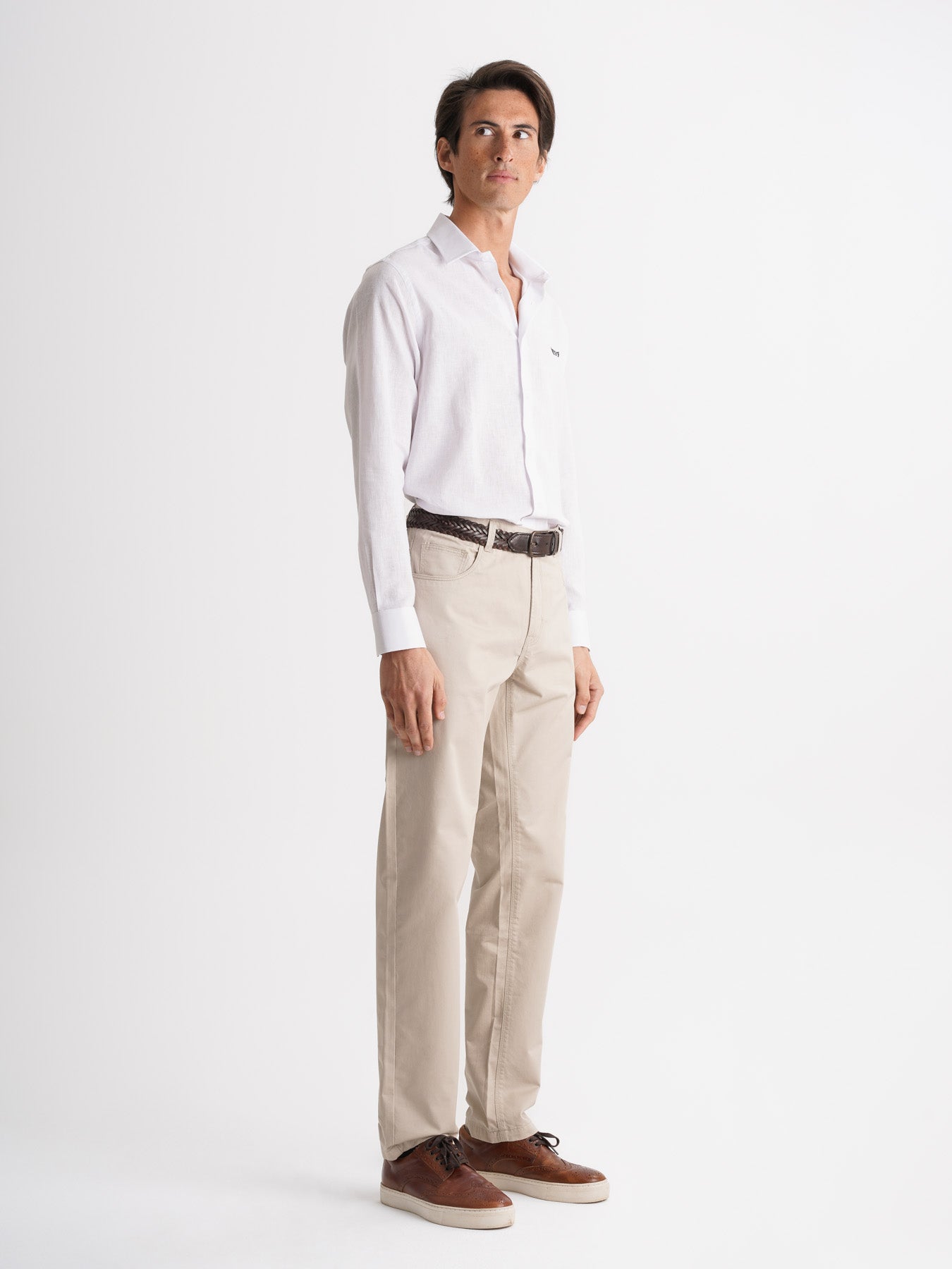 Pantalón chino beige de sarga de corte estándar de Mr. Blue