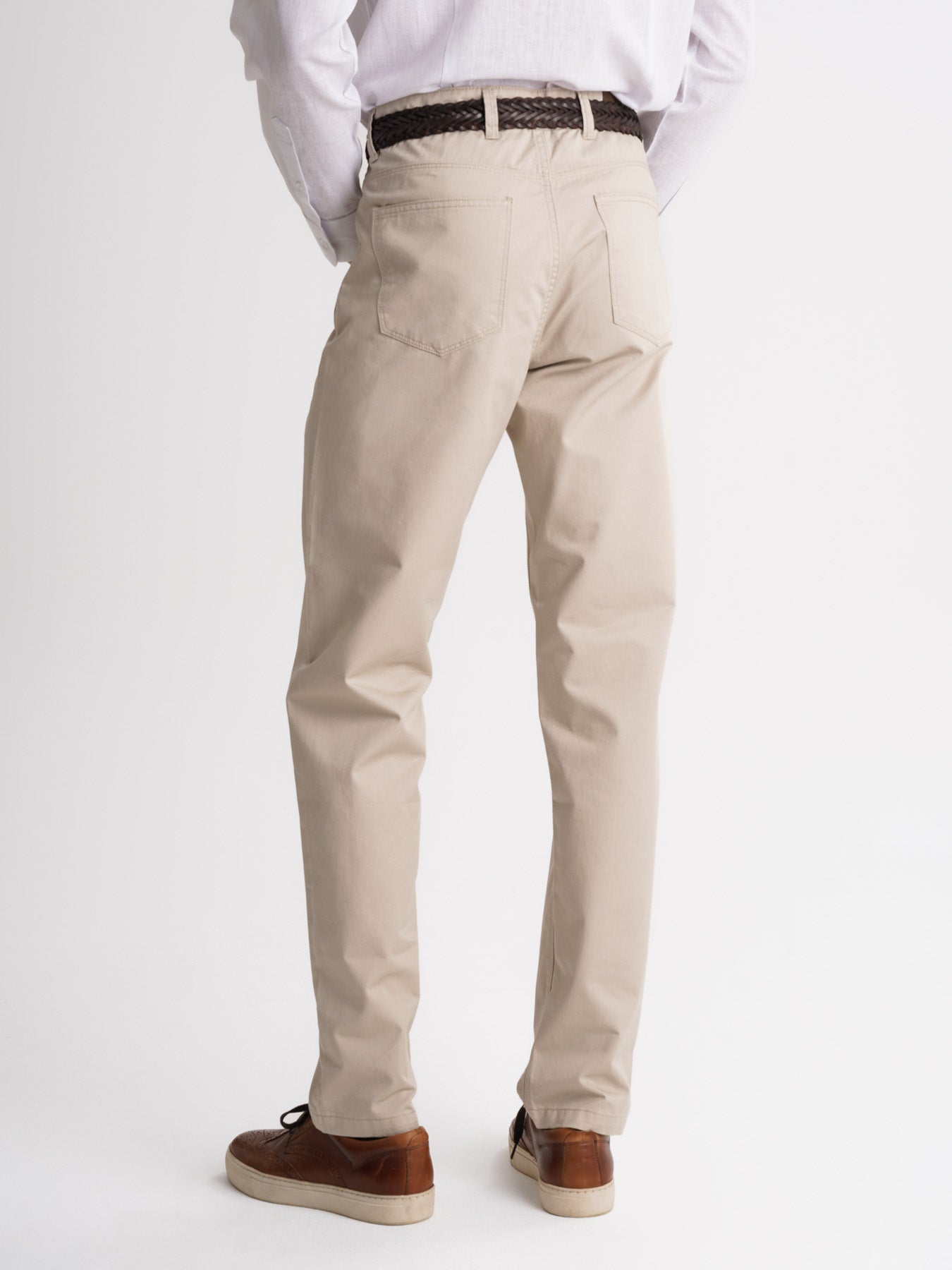 Pantalón chino beige de sarga de corte estándar de Mr. Blue