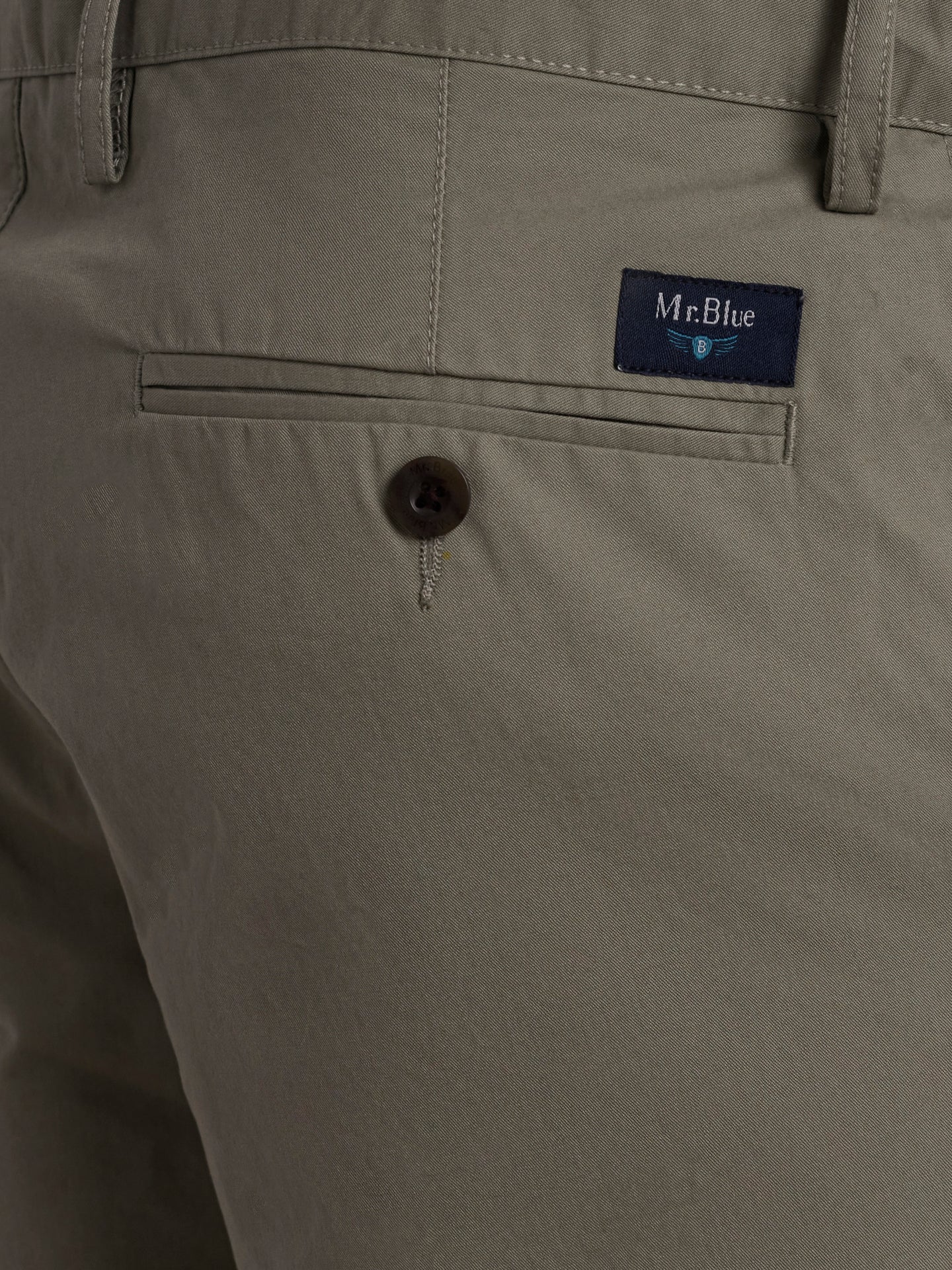 Pantalones chinos de sarga de corte estándar de Mr. Blue