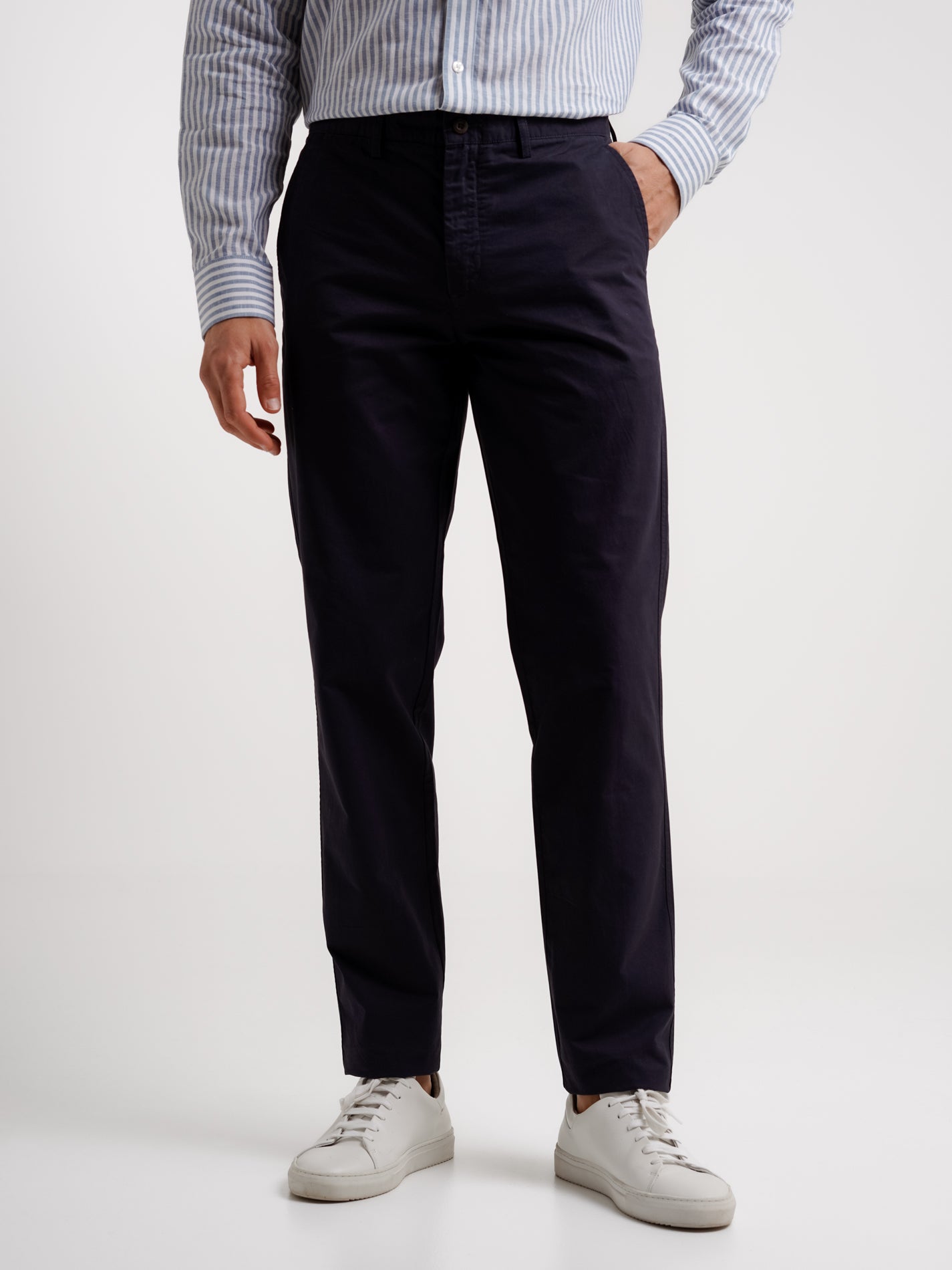 Chinos de sarga de corte estándar de Mr. Blue