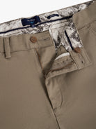 PANTALÓN ESTRUCTURA VERDE REGULAR FIT MR. AZUL