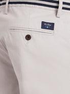Pantalón chino de sarga de corte estándar Mr. Blue Gris