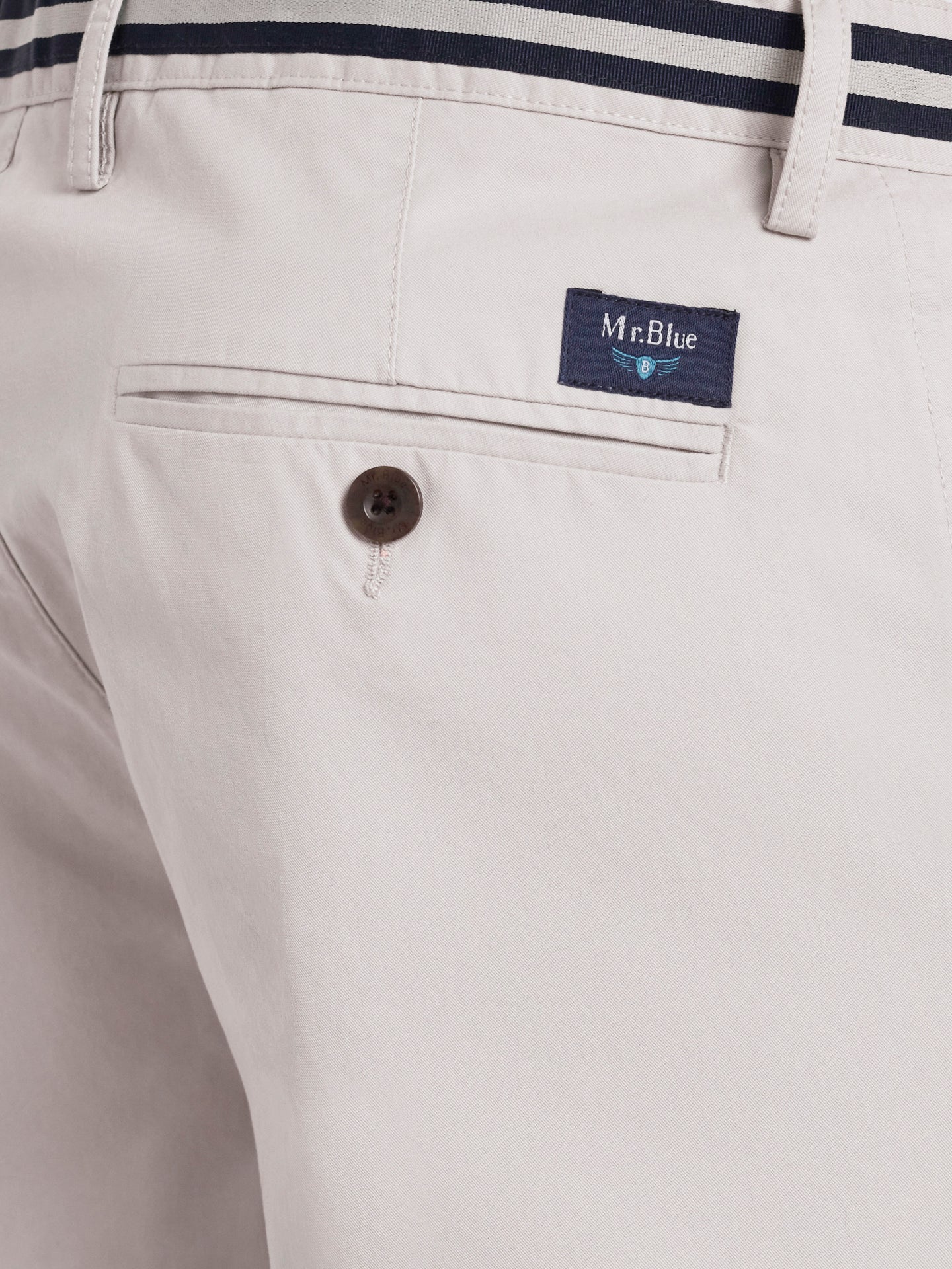 Pantalón chino de sarga de corte estándar Mr. Blue Gris