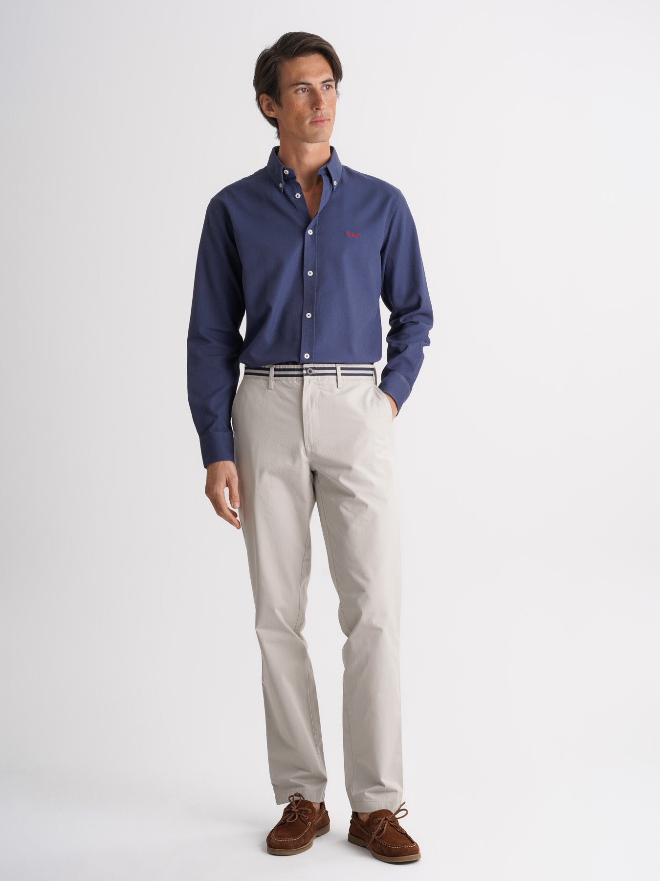 Pantalón chino de sarga de corte estándar Mr. Blue Gris