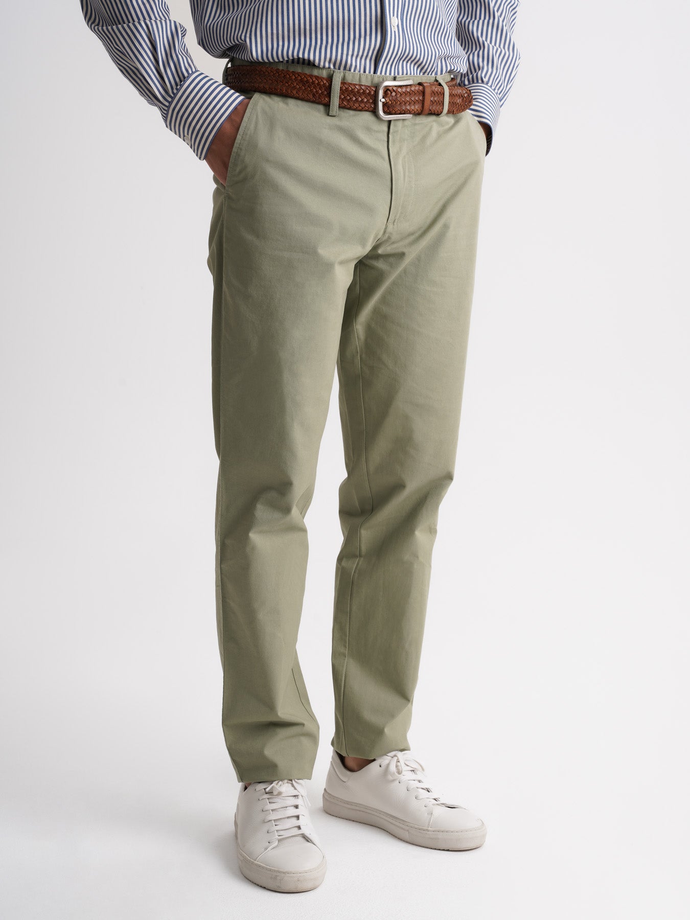 Pantalones chinos de sarga de corte estándar de Mr. Blue