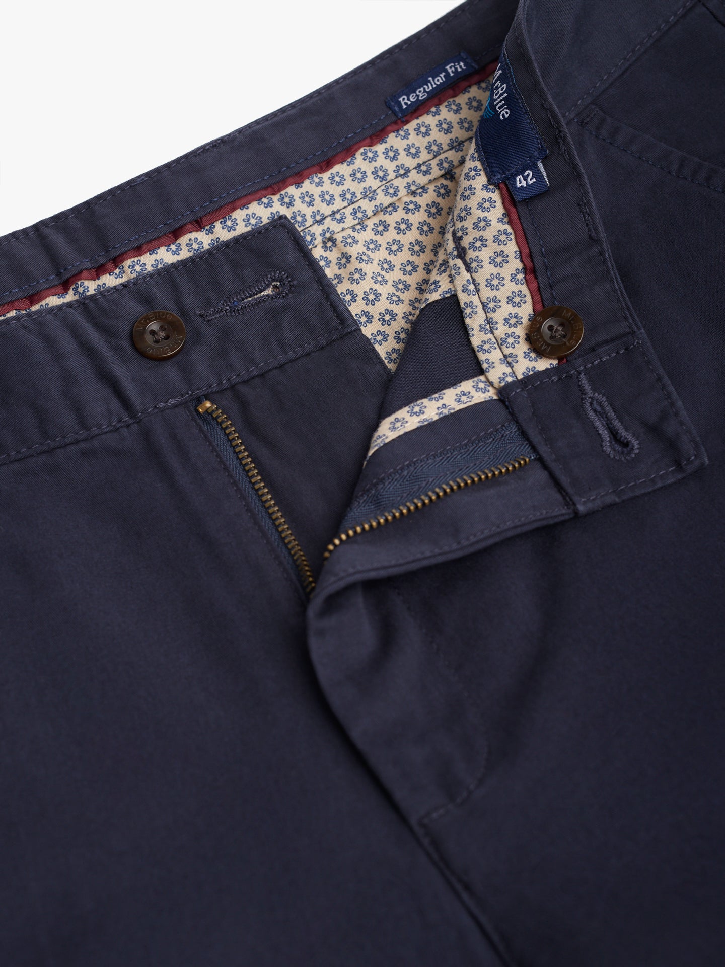 Chinos de sarga de corte estándar de Mr. Blue