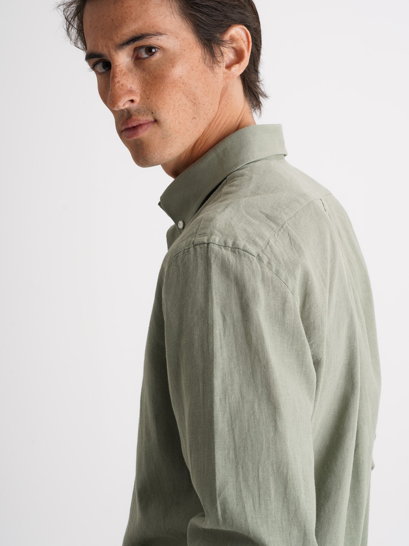 Camisa de corte estándar de lino verde de Mr. Blue